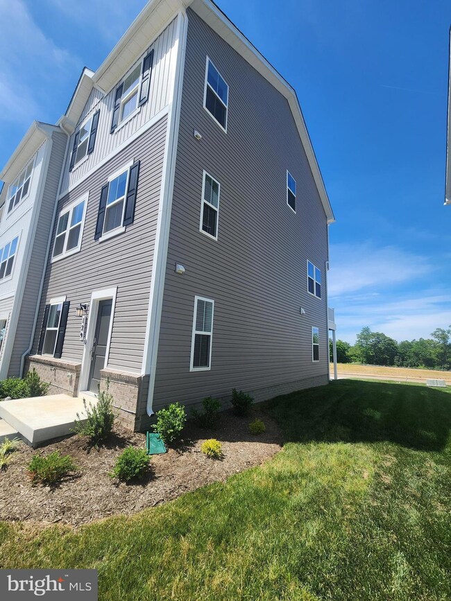 129 Swan Field Ave, Ranson, WV - photo 5