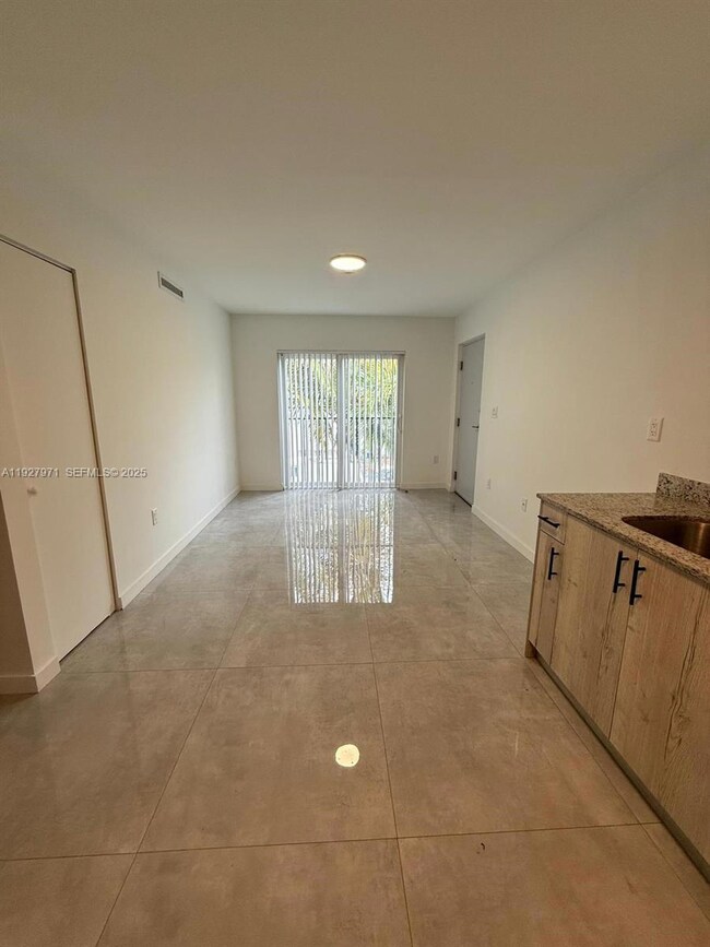 14752 NE 6th Ave unit 205, Miami, FL 33161 - photo 3