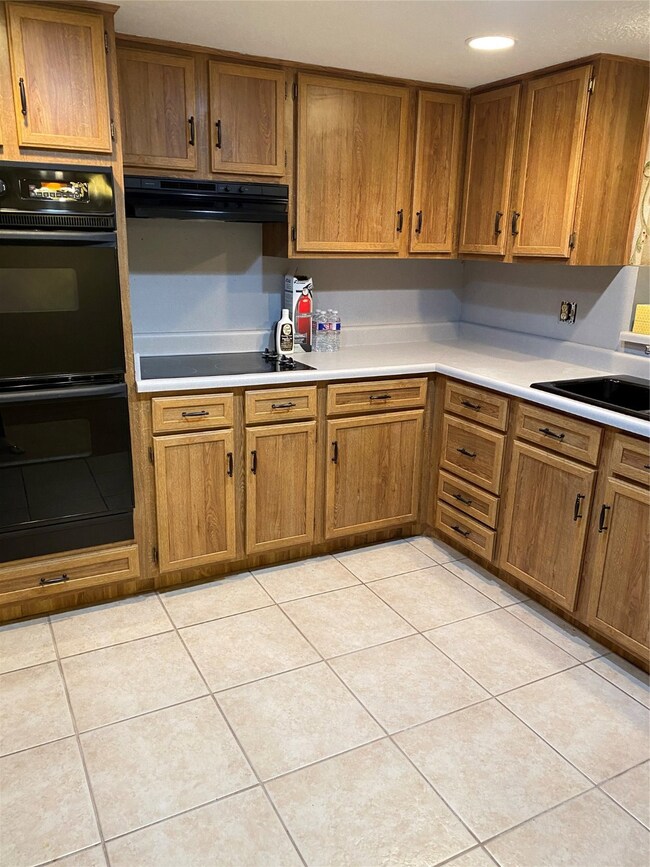 Kitchen boasts lots of cabinets and counterspace,