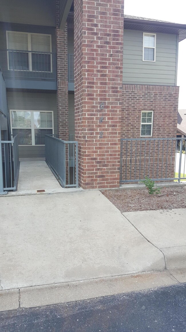 5 Bermuda unit 4, Reeds Spring, MO 65737 - photo 3