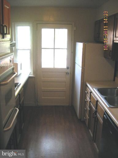 1924 Hillenwood Rd, Baltimore, MD 21239 - photo 2