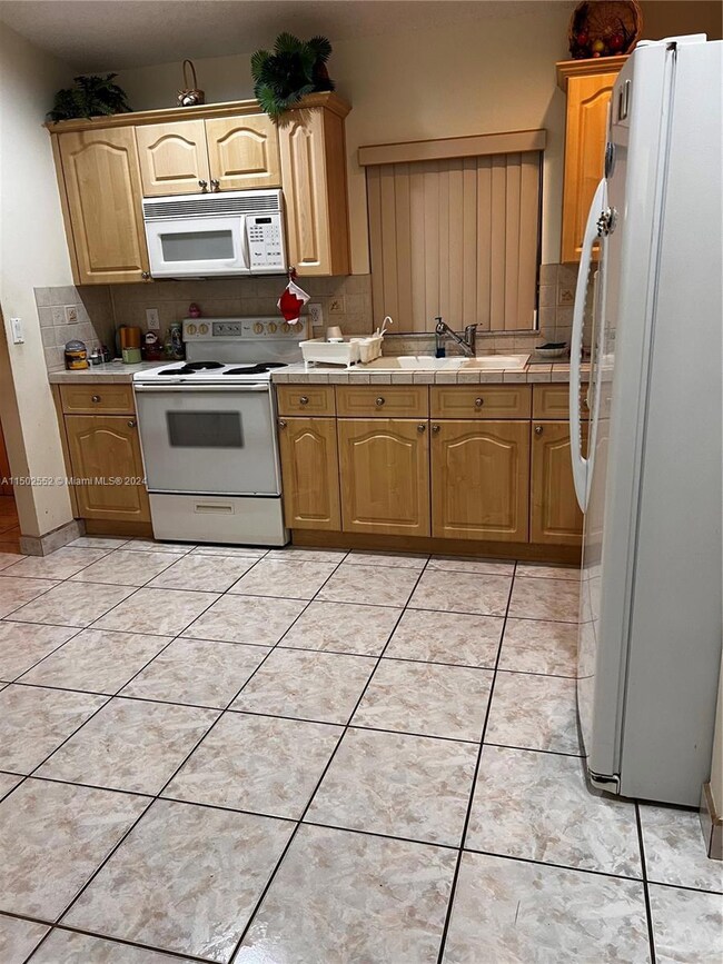 11382 NW 50th Terrace, Doral, FL 33178 - photo 6