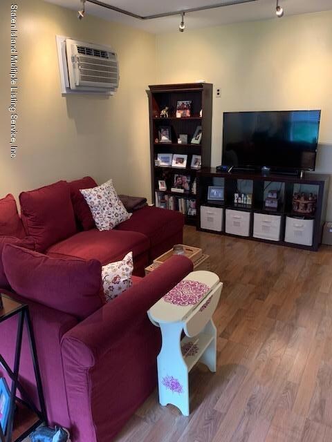 ARMSTRONG LIVING ROOM
