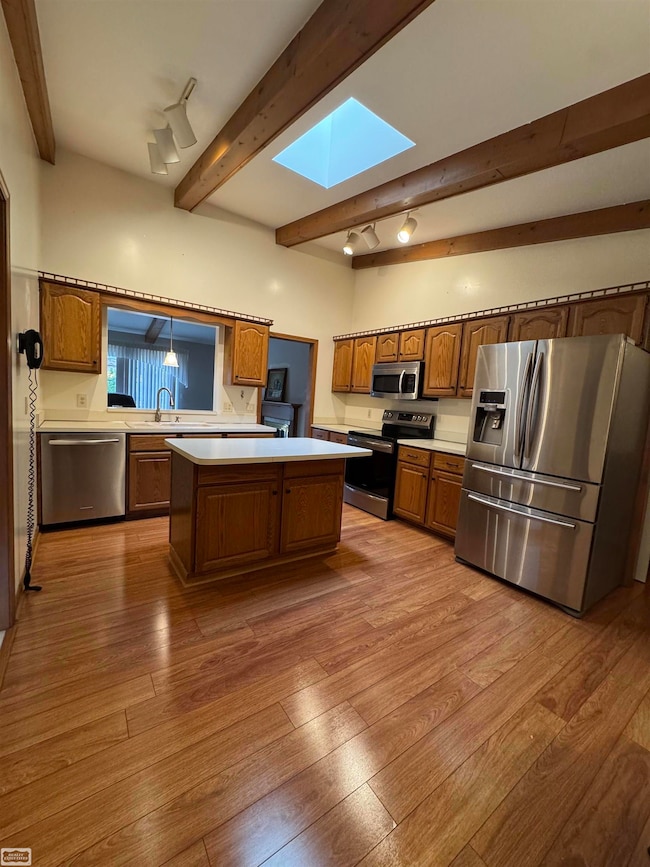 AMAZING KITCEHN WITH LARGE ISLAND