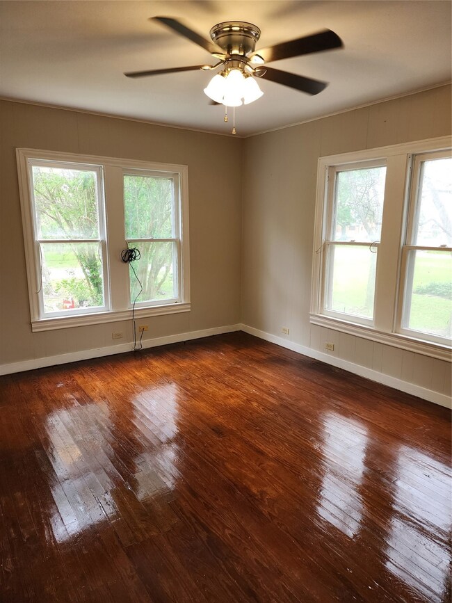 2308 Avenue D, Bay City, TX 77414 - photo 4