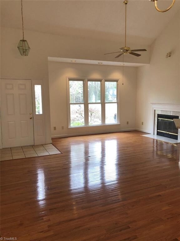 Living room/entry