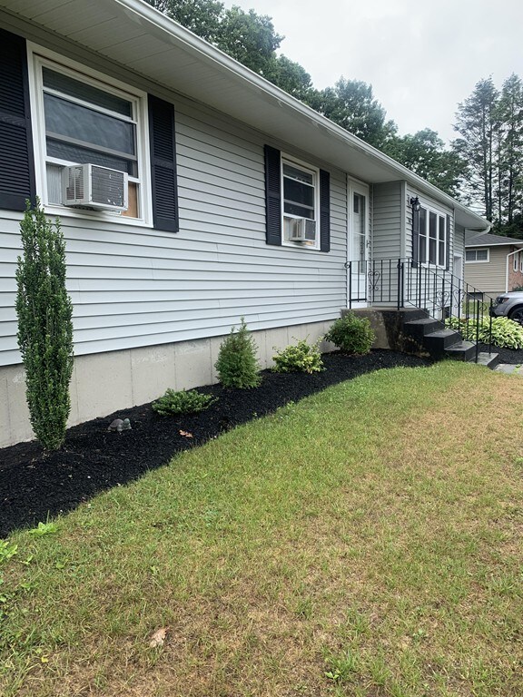 14 Westwood Dr, Auburn, MA 01501 - photo 2