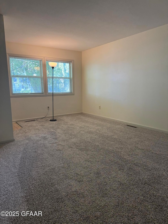 1339 S 19th St, Grand Forks, ND 58201 - photo 2
