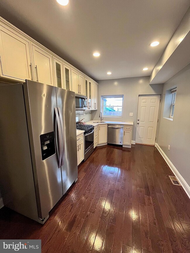 2653 Jasper St, Philadelphia, PA 19125 - photo 4