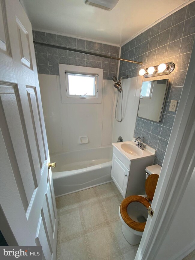 2861 Horseshoe Pike unit REAR, Campbelltown, PA 17010 - photo 6