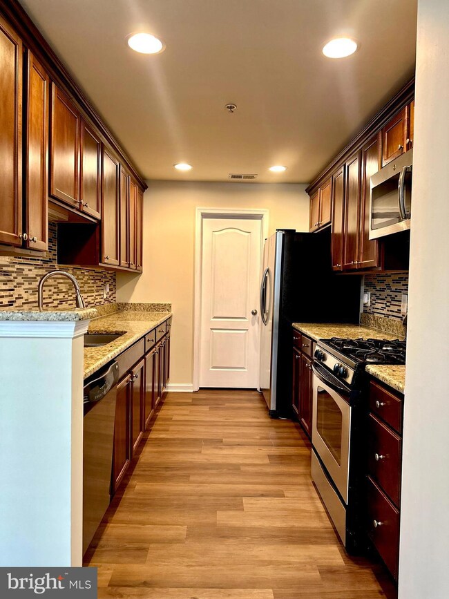 23208 Shaws Tavern Ct unit 2228, Clarksburg, MD 20871 - photo 7