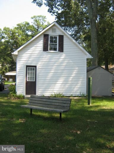 300 Chamberlayne St, Colonial Beach, VA 22443 - photo 3