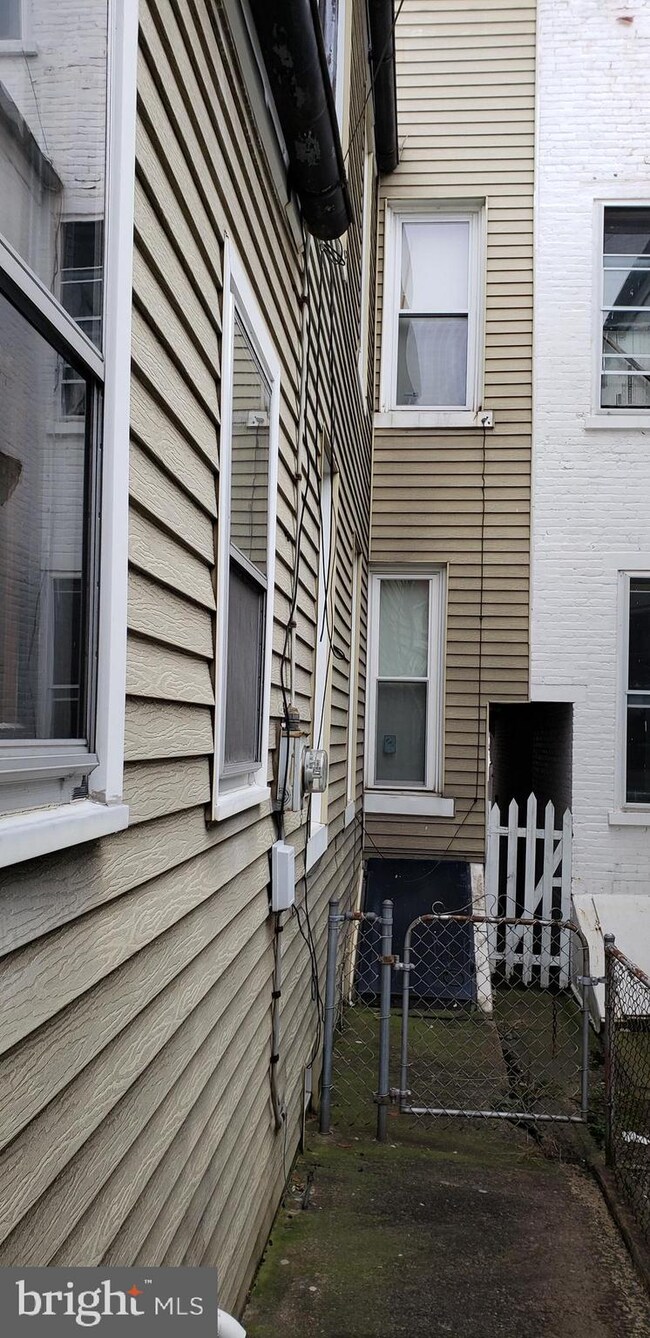 747 N 11th St, Reading, PA 19604 - photo 6