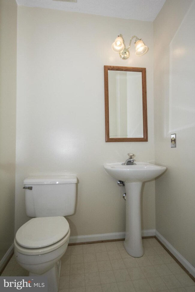 8620 Pine Meadows Dr, Odenton, MD 21113 - photo 7