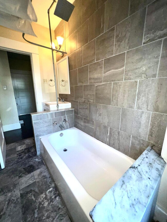 1729 S High St, Columbus, OH 43207 - photo 6