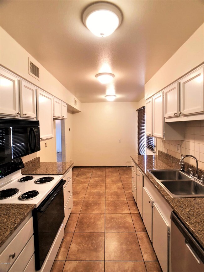 10547 W Granada Dr (20)