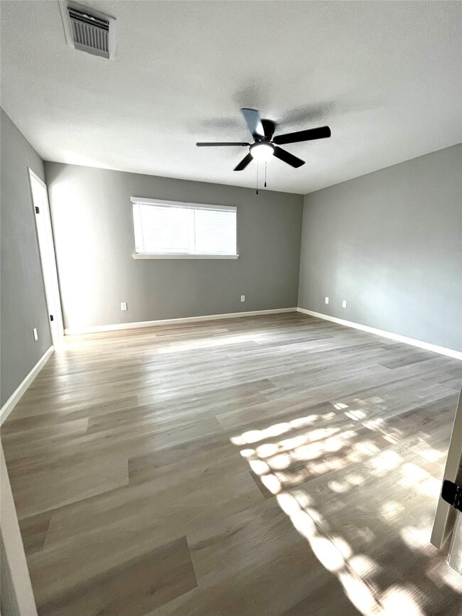 7747 Ashmole Ln, Houston, TX 77088 - photo 6