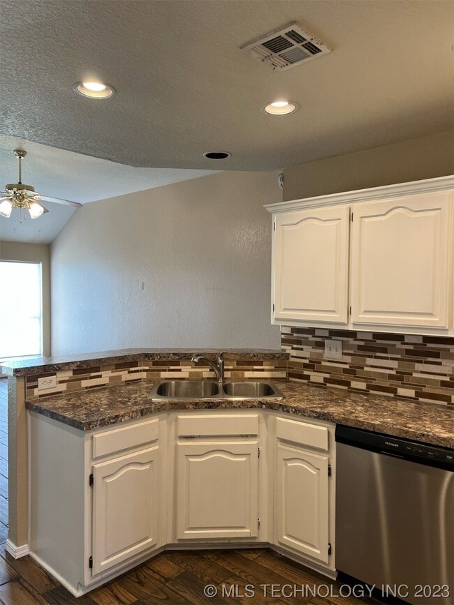 4823 S 197th East Ave, Broken Arrow, OK 74014 - photo 7