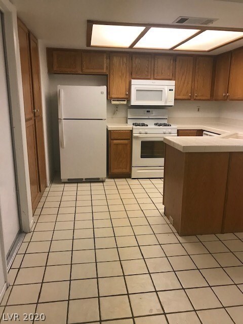 unlisted-address, Las Vegas, NV 89117 - photo 6