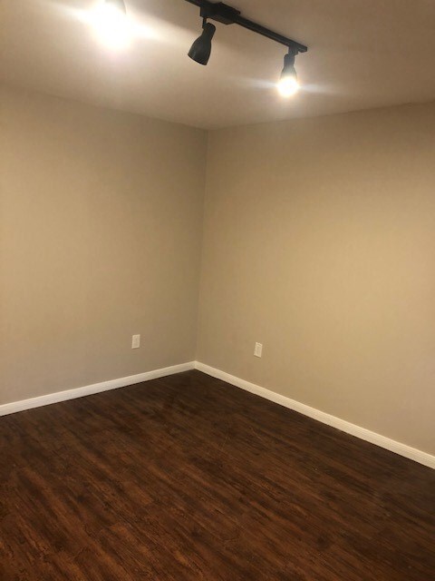 605 1/2 Enid St unit 4, Houston, TX 77009 - photo 5
