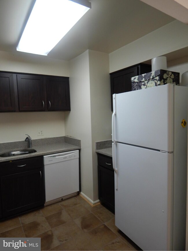 6151 Edsall Rd unit J, Alexandria, VA 22304 - photo 5