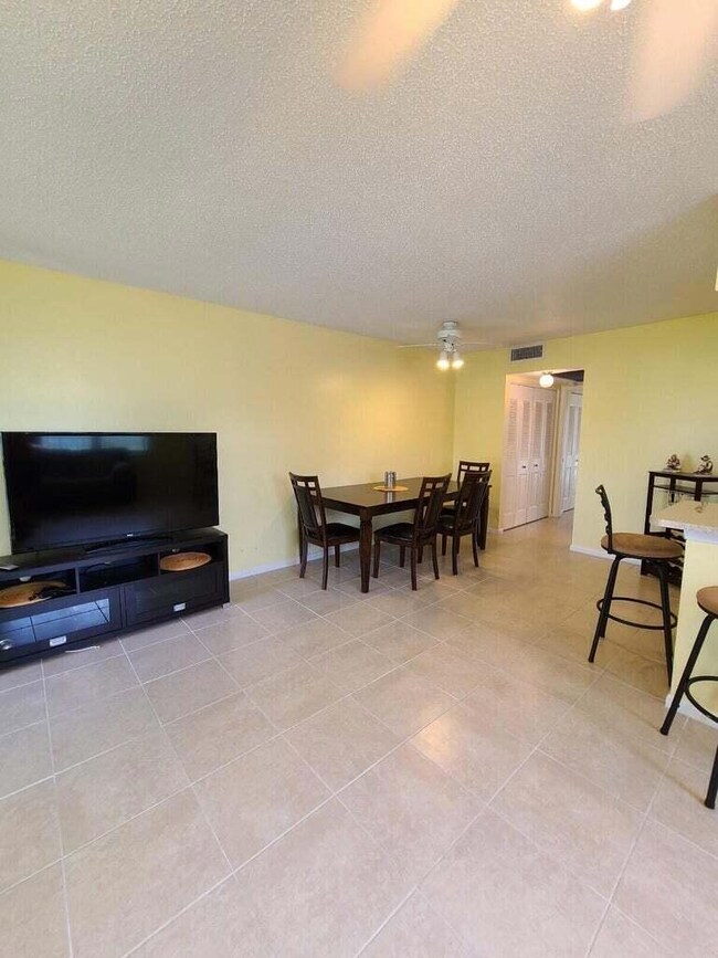 133 Camden E unit F, West Palm Beach, FL 33417 - photo 5