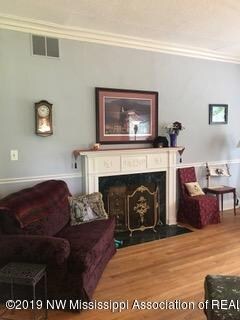 1690 Living room fireplace