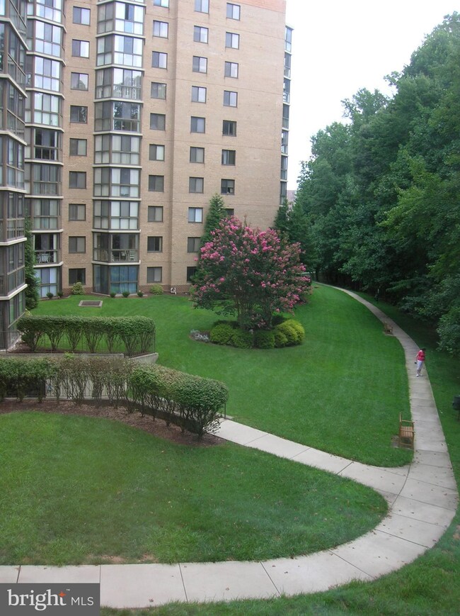 The Fairways unit 6-303, Silver Spring, MD 20906 - photo 2