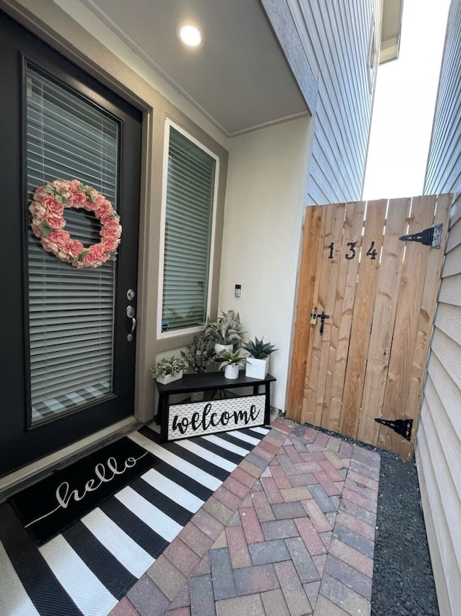 134 Knightsbridge Park Ln, Houston, TX 77018 - photo 2