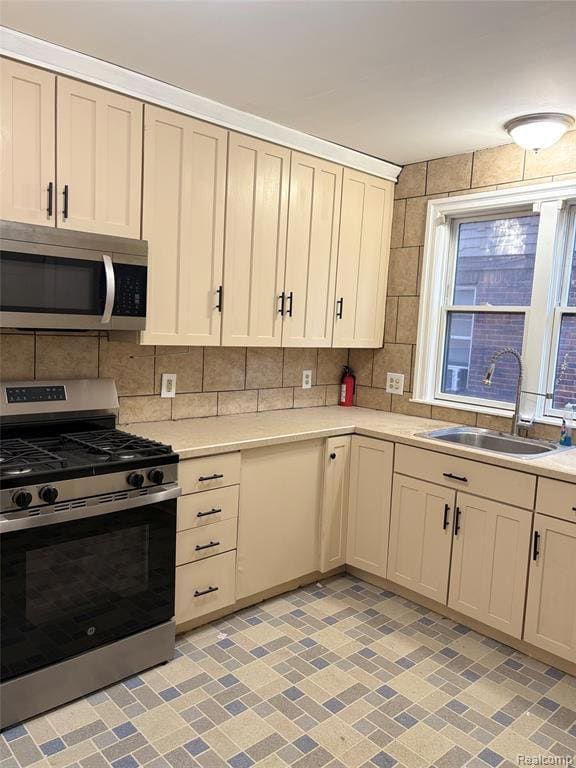 17354 Warrington Dr, Detroit, MI 48221 - photo 5