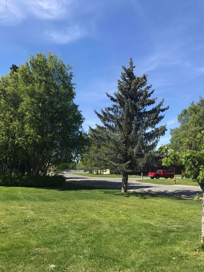 1913 Stonegate Cir unit 27, Anchorage, AK 99515 - photo 3