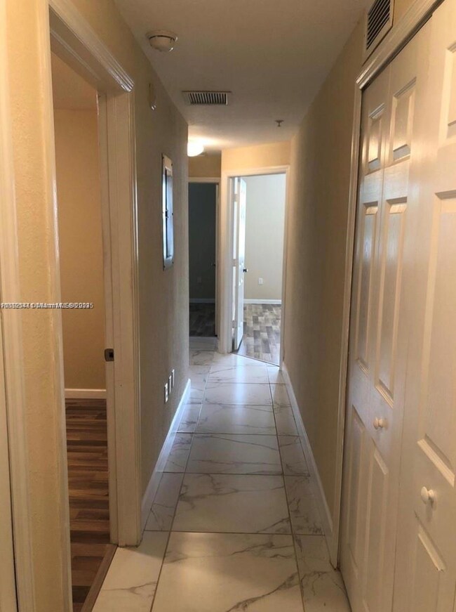 11401 NW 89th St unit 110, Doral, FL 33178 - photo 4