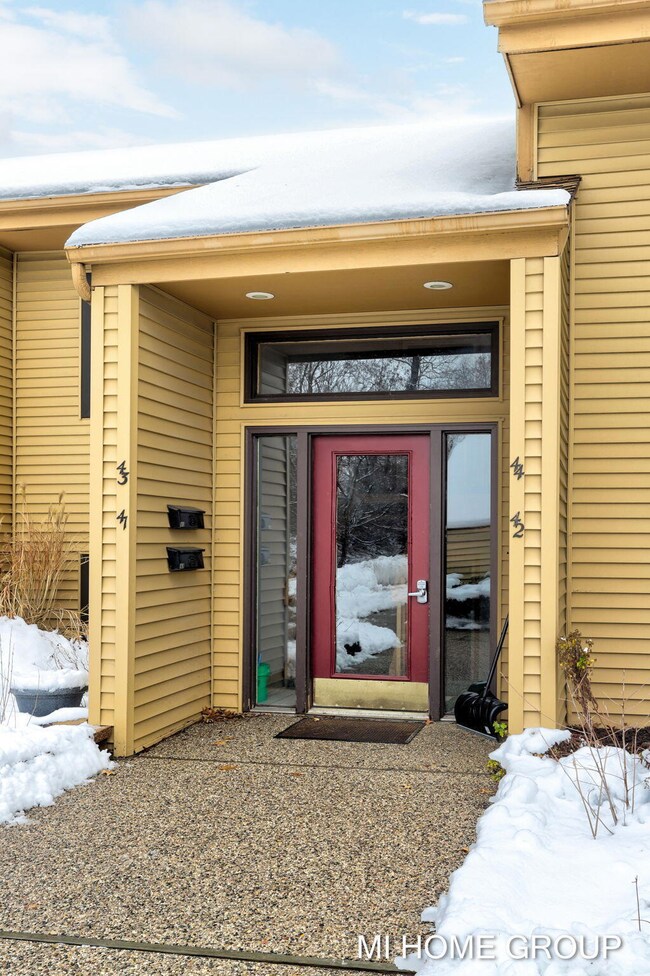 18-web-or-mls-300 Farington Blvd 43, Hol