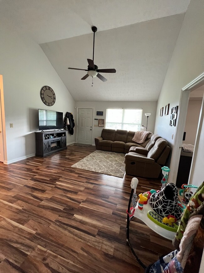 4012 Indian Creek Dr, Greenbrier, TN 37073 - photo 3