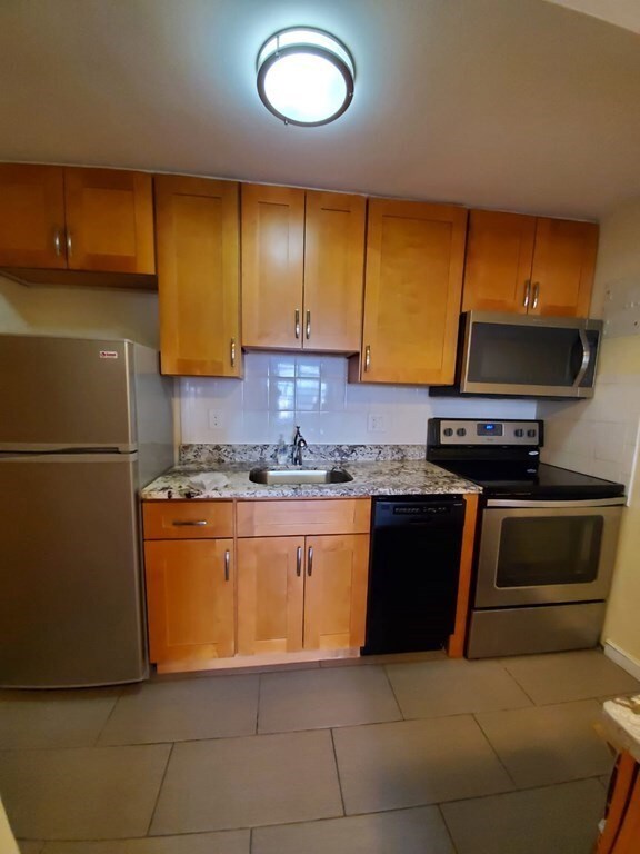 10 Commonwealth Ct unit 11, Brighton, MA 02135 - photo 2