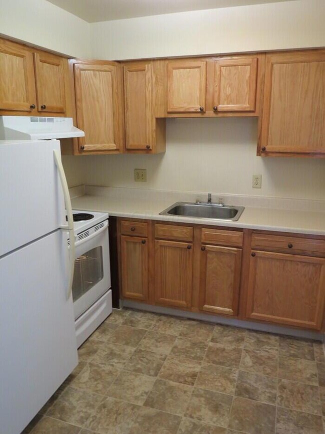 1141 Mccarley Dr E, Columbus, OH 43228 - photo 5