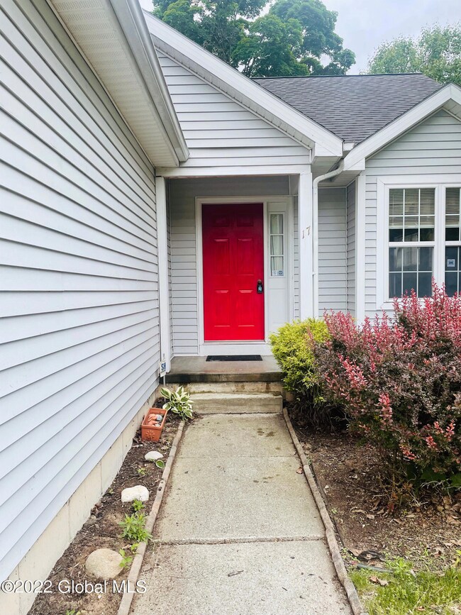 17 Glenmore Ave, Saratoga Springs, NY 12866 - photo 2