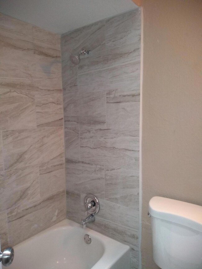 10632 Cuatro Vistas Dr unit B, El Paso, TX 79935 - photo 7