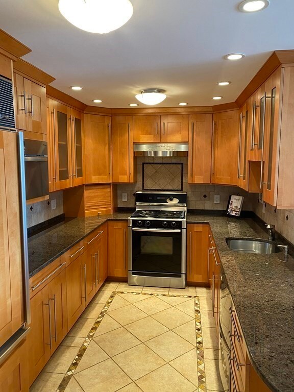 Harbor Towers unit 23A, Boston, MA 02110 - photo 2