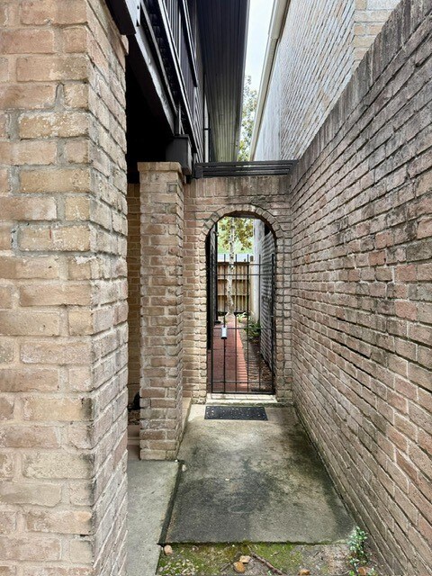 Entry to the backyard-Side gate to the backyard