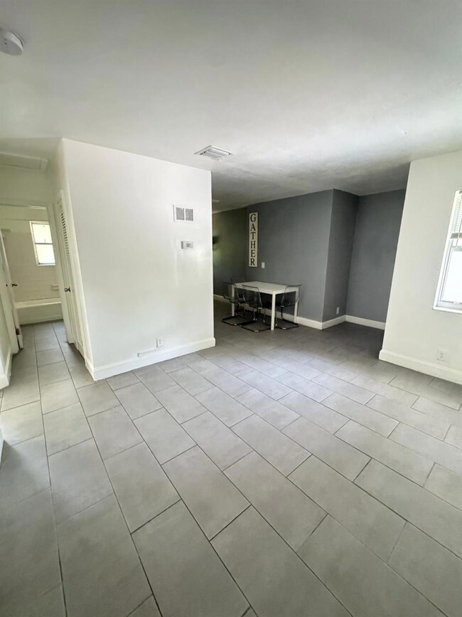 914 3rd St unit 2, West Palm Beach, FL 33401 - photo 2