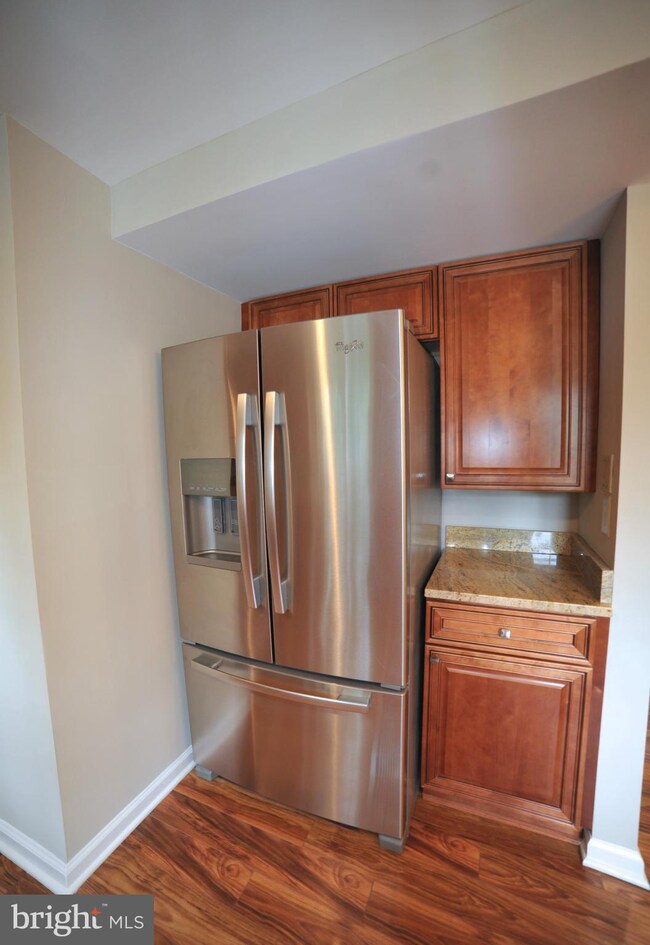 8659 Maple Glen Ct, Springfield, VA 22153 - photo 3