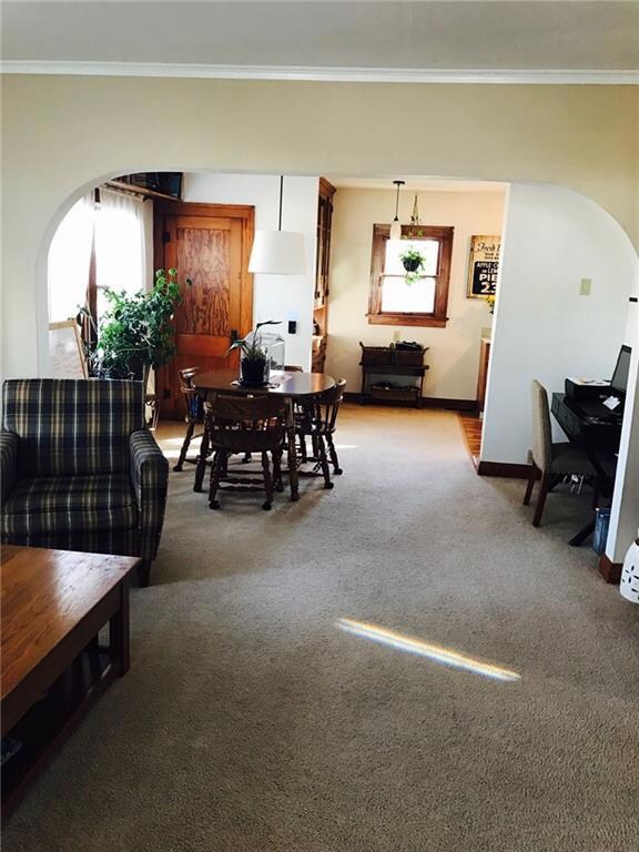 1023 N 4th Ave E, Newton, IA 50208 - photo 4