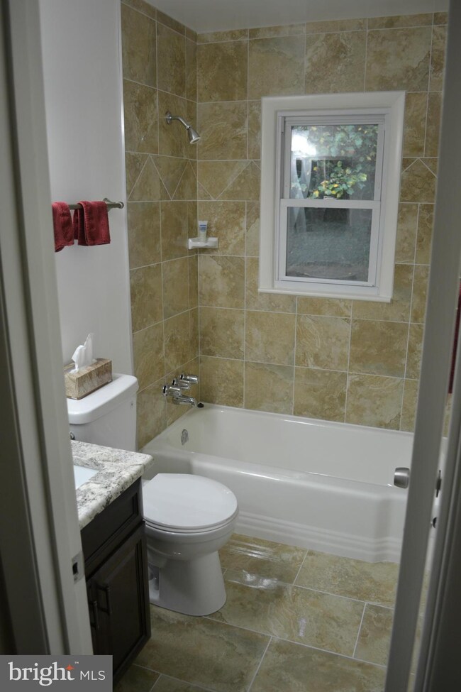 8816 Sylvania St, Lorton, VA 22079 - photo 3