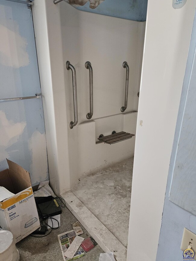 605 SW 8th Ave unit 609,611  sw 8th, Topeka, KS 66603 - photo 7