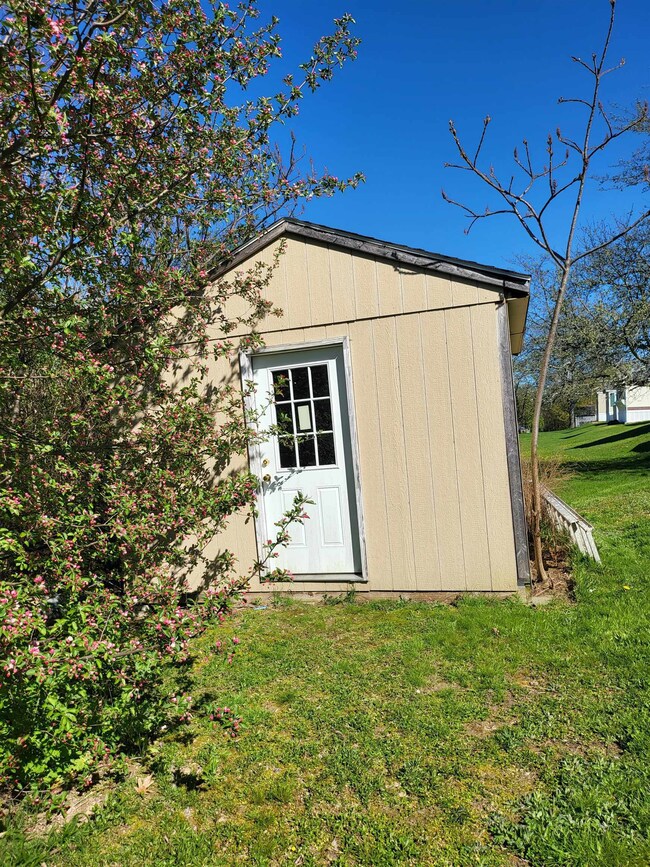 175 Leavitt Rd unit 10, Pittsfield, NH 03263 - photo 5