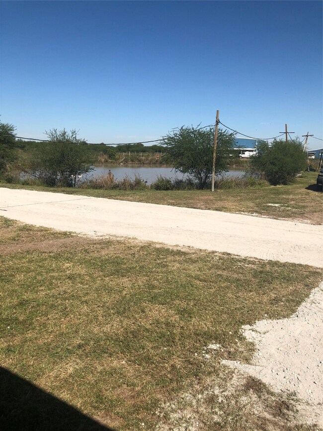 2134 Fm 1875 Rd unit C, Beasley, TX 77417 - photo 3