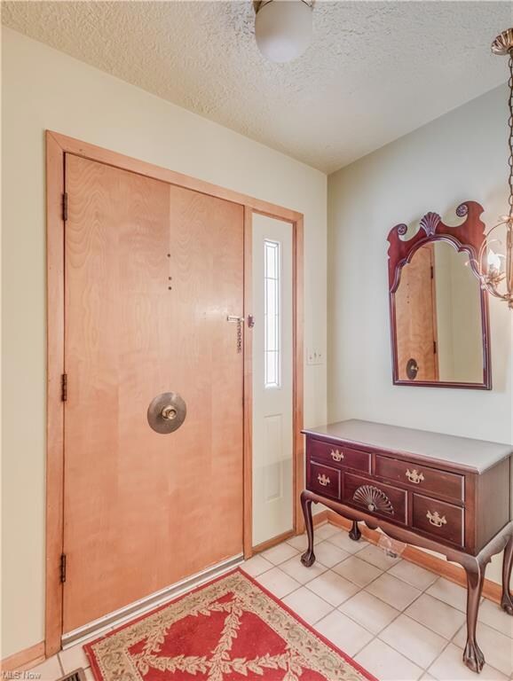Foyer entrance and adjoining closet off the the Li