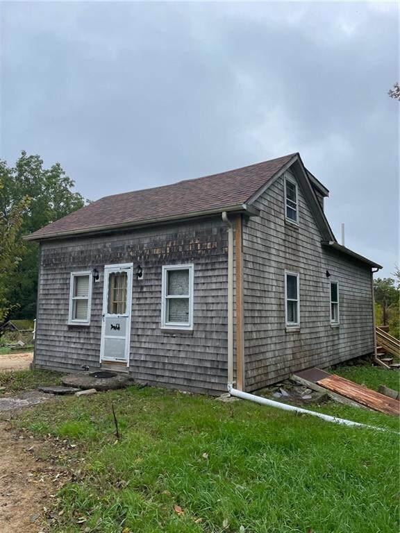 EXTERIOR RIGHT SIDE
