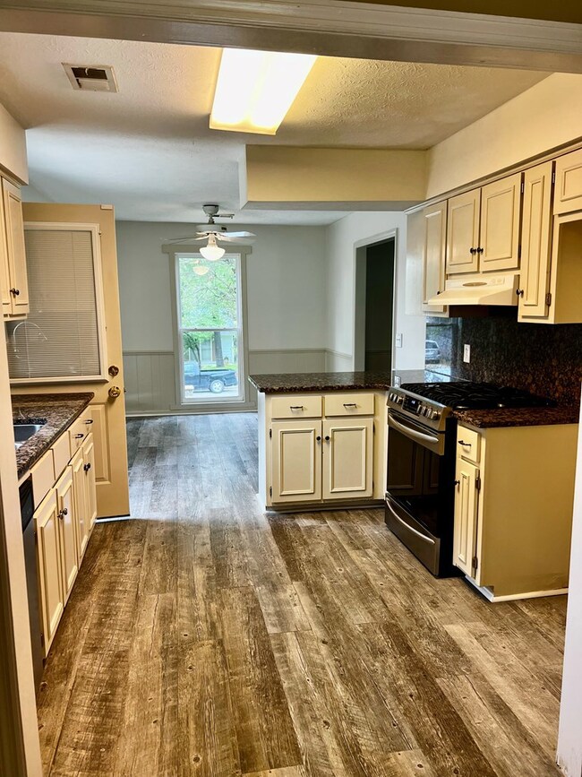 6325 Parker Dr, Columbus, GA 31907 - photo 6